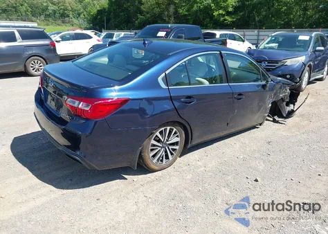 2018 Subaru Legacy 2.5I Premium z USA, uszkodzony, nr VIN 4S3BNAF69J3040055